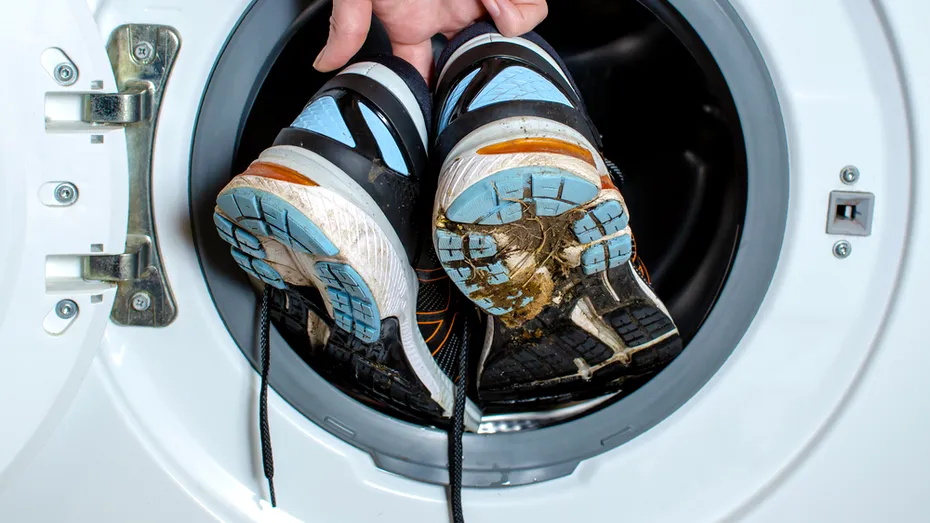 Încălțămintea, mai murdară decât vasul de toaletă. Motivul pentru care trebuie curățată mai des