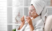 Ai pielea uscată după vacanță? Cinci măști naturale care vor reda strălucirea tenului în doar 15 minute