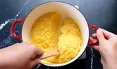 Trucul bunicii. Cum să faci mămăligă fără cocoloașe