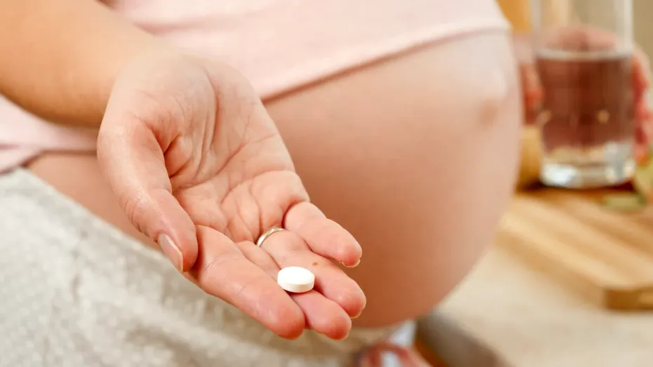 Medicamentele absolut INTERZISE în sarcină. Pot face mult rău bebelușului!