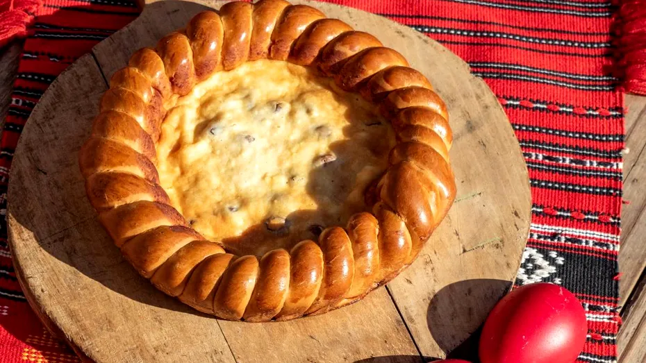 Cum se face pasca cu smântână. Rețeta în care înlocuiești brânza de vaci pentru o textură mai fină