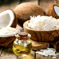 Cum spargi o nucă de cocos fără să te chinui. 5 metode ușoare