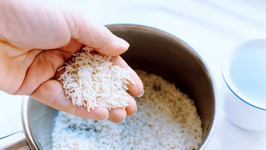 Adevărul despre orezul brun. Ce spune un medic și cu ce să-l înlocuiești. „Este orez alb care conține coloranți”