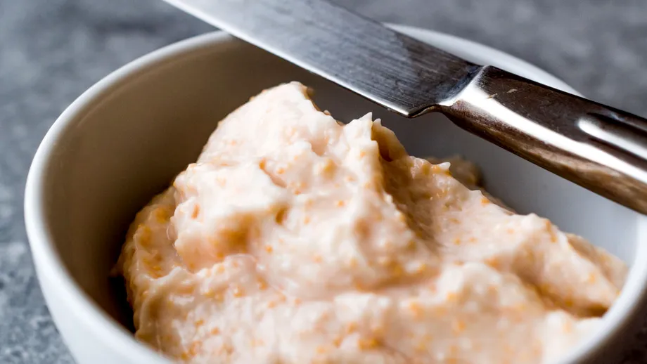 Cum repari salata de icre tăiată? Un ingredient pe care îl ai deja în bucătărie poate salva rapid rețeta!