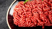 Cum gătești corect carnea tocată? Regulile simple care fac diferența între un preparat gustos și unul fad