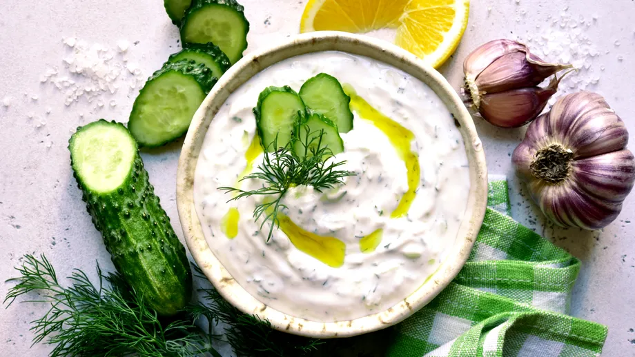 Cum prepari acasă un tzatziki ca la tavernele grecești. Ai nevoie de un ingredient-cheie