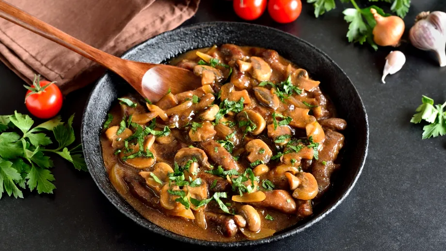 Tocăniță de ciuperci mănăstirească, de post. Rețetă simplă, gustoasă și plină de savoare