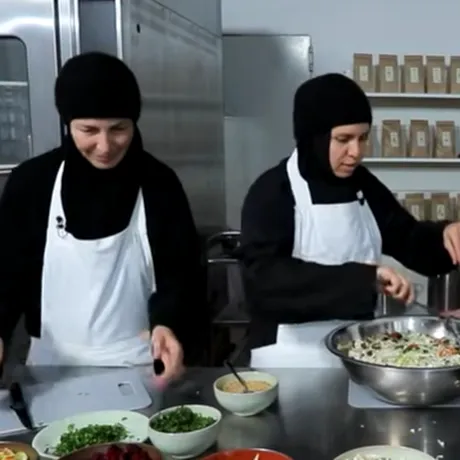 Salată de post cu năut și tofu, rețeta simplă recomandată de măicuțele de la Mănăstirea Nera