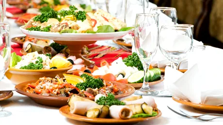 De la bal, la spital. Mai multe persoane s-au ales cu toxiinfecție alimentară de la mâncarea servită la o nuntă și o cununie în Alba