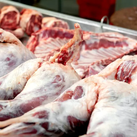 Cât vom plăti pentru mielul de Paște. Tensiunile din Orientul Mijlociu pot afecta exporturile României / VIDEO