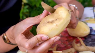 Rețetă de cartofi mănăstirești de post! Gustoasă și ușor de gătit