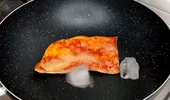 Cum să reîncălzești pizza rece, cu doar două cuburi de gheață. Trucul secret al pizzarilor italieni