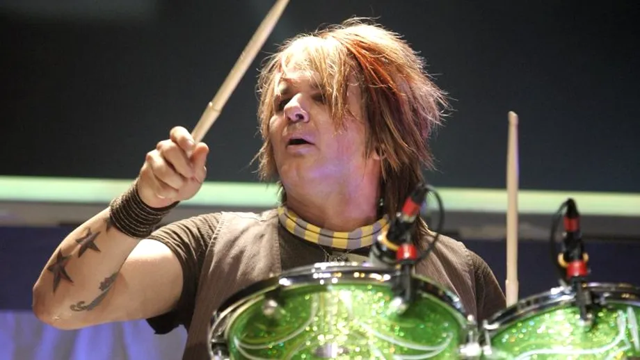 Bateristul trupei Poison a învins cancerul în stadiul IV! Ce tratament experimental l-a ajutat