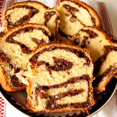 Rețeta simplă pentru budincă de cozonac. Desertul pe care bunicile îl făceau cu resturile de la Paște