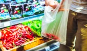 Schimbări majore în supermarketuri! Pungile de plastic pentru fructe și legume vor fi interzise în toată Uniunea Europeană
