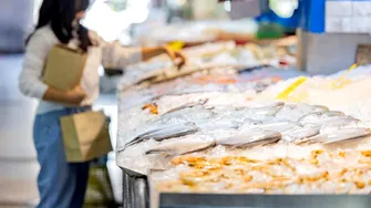 Pericolul ascuns din peștele congelat. Ce cumpără românii, de fapt?