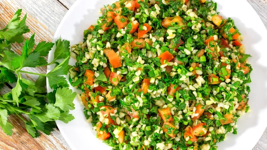 Salata de pătrunjel, sățioasă și foarte sănătoasă! Ce beneficii are
