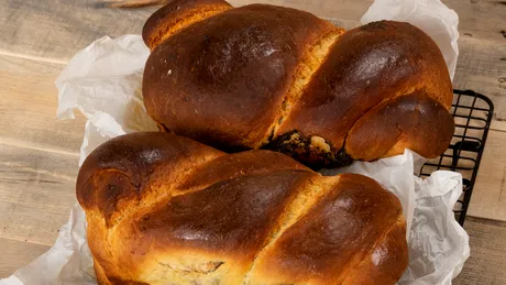 Cu ce să stropești cozonacii după ce i-ai scos din cuptor. Vor avea un gust absolut delicios