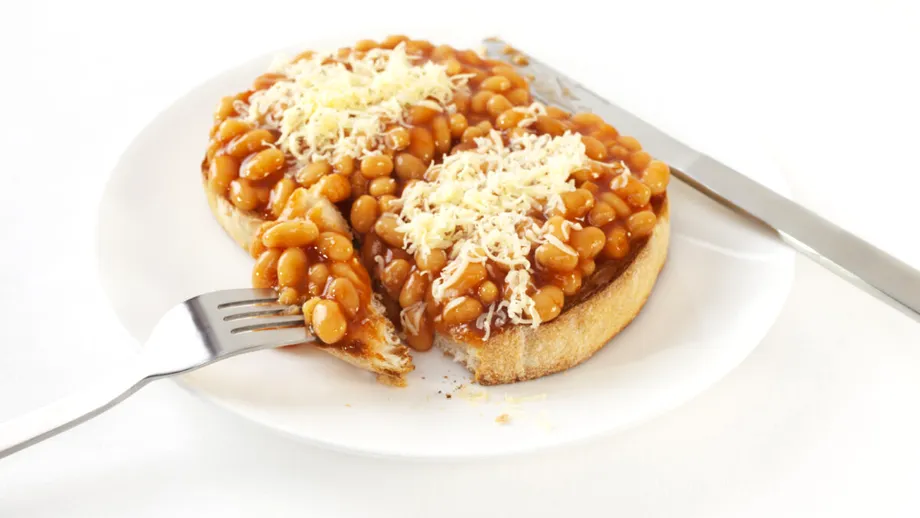 De ce să nu mănânci niciodată fasole sau brânză înainte să pleci în vacanță