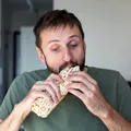 De ce îți este foame la scurt timp după ce ai mâncat? 7 motive care îți pot explica senzația