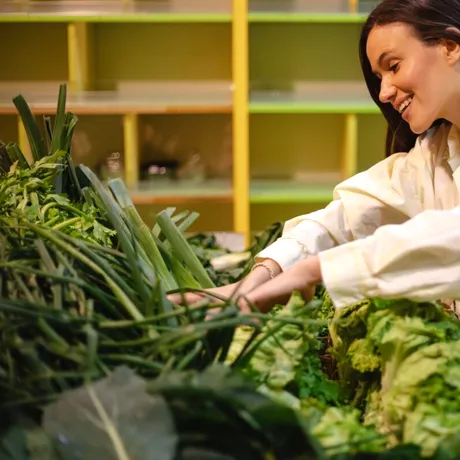 Leguma cu frunze crețe care poate susține sănătatea oaselor și imunitatea. Beneficiile consumului de kale