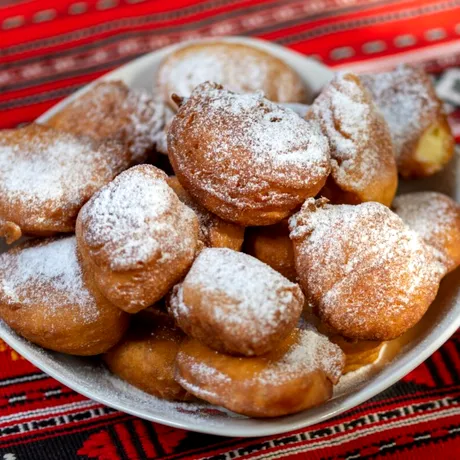 Cum faci gogoși însiropate. Desertul pufos care cucerește pe oricine