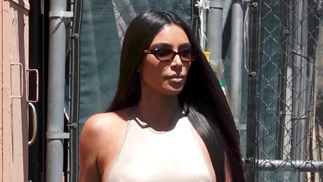 Adio, sutien! Divele ne arată cu ce le-a înzestrat Mama Natură