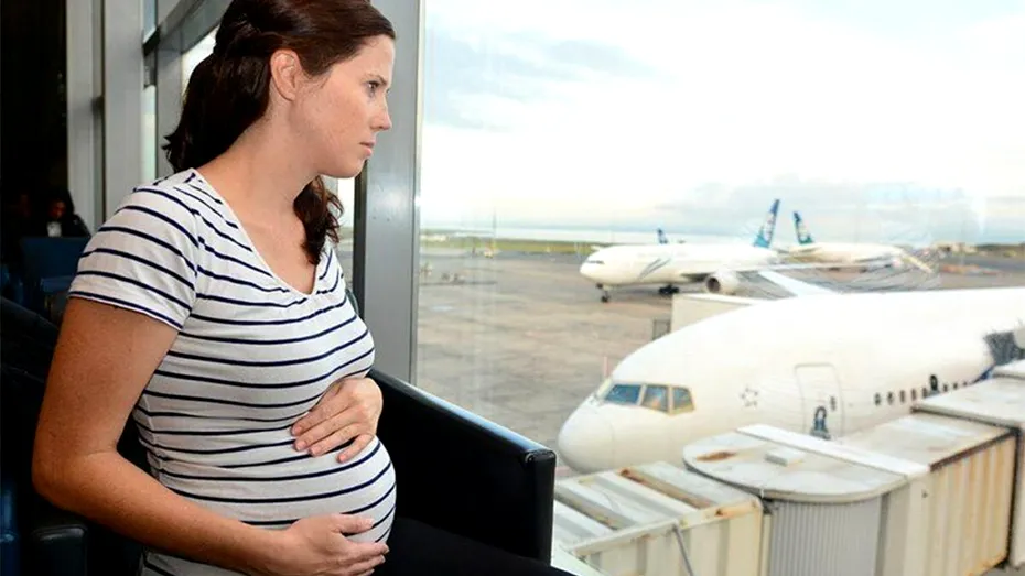 Femeile gravide au „interzis” pe avion. Până în ce lună de sarcină le este permisă îmbarcarea