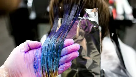 Diferenţa dintre decapaj şi decolorare: cum să-ţi deschizi culoarea părului fără să-l arzi