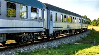 Nu e glumă! Unde mănânci mai ieftin decât la restaurant chiar într-un tren CFR