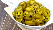 Rețeta simplă de ardei iuți murați în oțet. Ai nevoie de câteva ingrediente, iar rezultatul e unul delicios