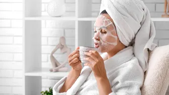 Ai pielea uscată după vacanță? Cinci măști naturale care vor reda strălucirea tenului în doar 15 minute