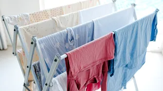 De ce hainele nu prind miros plăcut, deși folosești balsam? Greșeala frecventă pe care o fac mulți