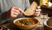 Se mănâncă sau nu ciorba cu pâine? Ce spun experții în nutriție
