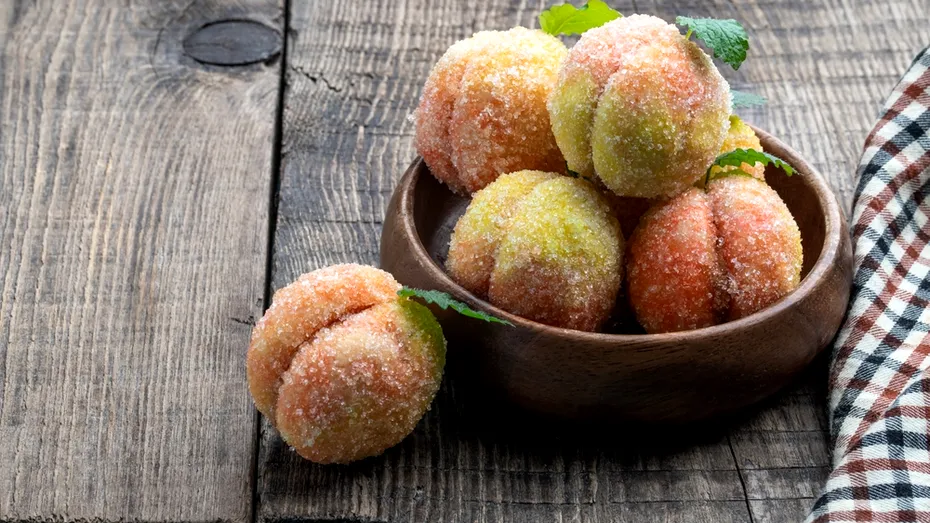 Rețetă de piersici umplute. Desertul care amintește de copilărie