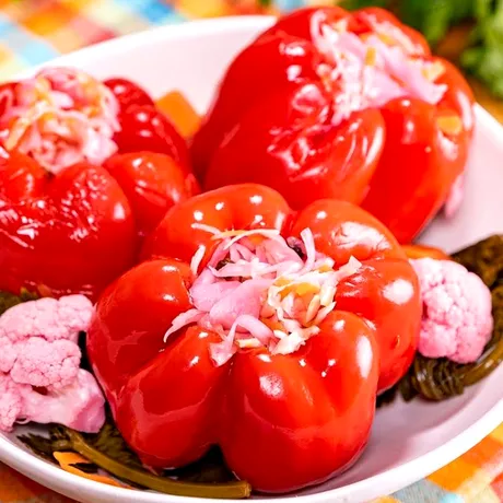 Cea mai simplă rețetă de gogoșari umpluți cu varză. Rezistă toată iarna