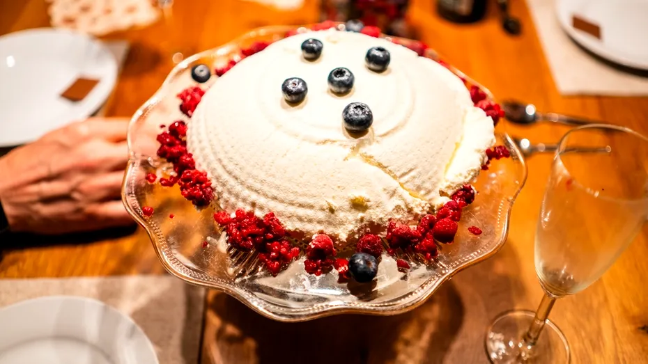 Deserturi cu afine care cuceresc vara. Rețete rapide și delicioase pe care le faci fără bătăi de cap
