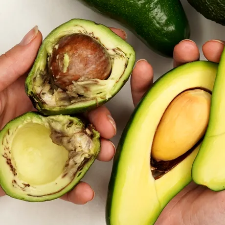 Trucul care face avocado să reziste două săptămâni fără să se înnegrească