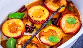 Piersici la cuptor, cea mai simplă, delicioasă și răcoritoare rețetă de vară