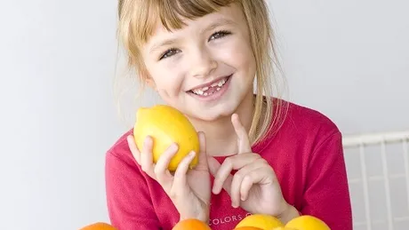 Cum îi convingem pe micuţi să mănânce mai multe fructe şi legume?