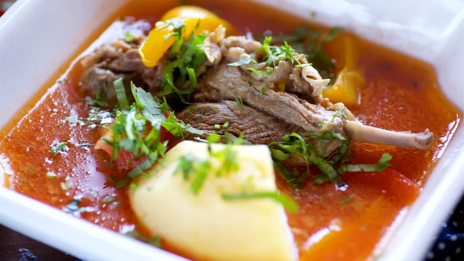 Este sănătos borșul de miel? Beneficii, riscuri și cum să îl consumi corect