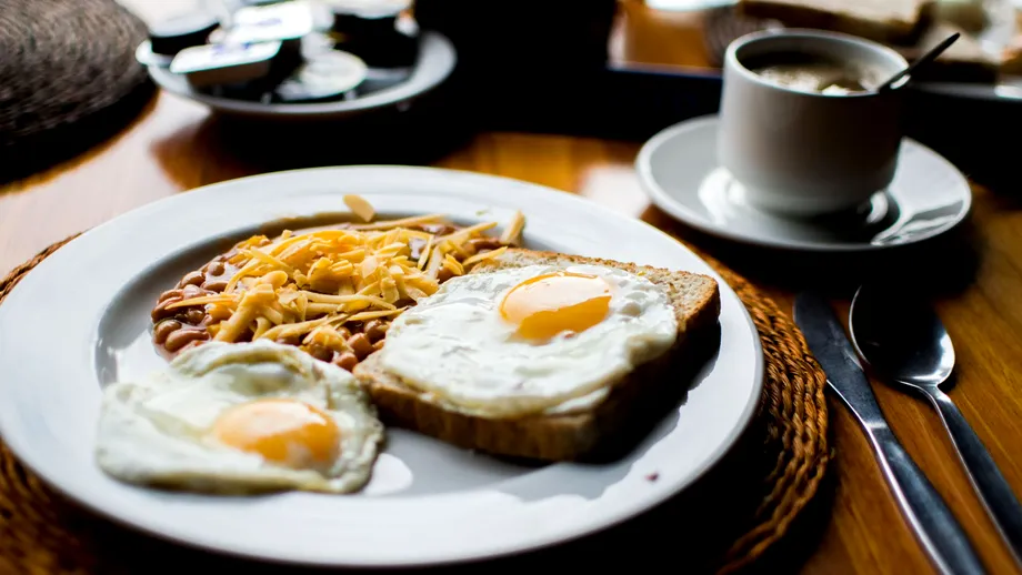 Micul dejun se mănâncă la 11:00 dacă vrei să slăbești! Ce spun specialiștii