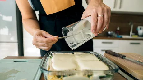 Cele 3 trucuri geniale de curățare care vor îndepărta petele maronii de pe vasele de yena