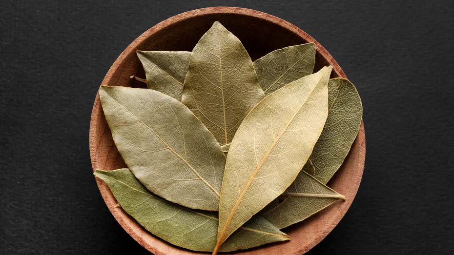 Ce se întâmplă dacă pui câteva frunze de dafin în mașina de spălat. Trucul ingenios pentru rufele tale