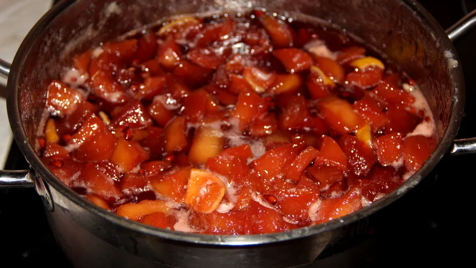 Dulceața de gutui: rețeta cu zahăr și varianta fără zahăr. Cum știi când să oprești focul