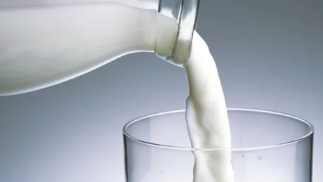 Un român bea, în medie, doar 32 ml de lapte zilnic!
