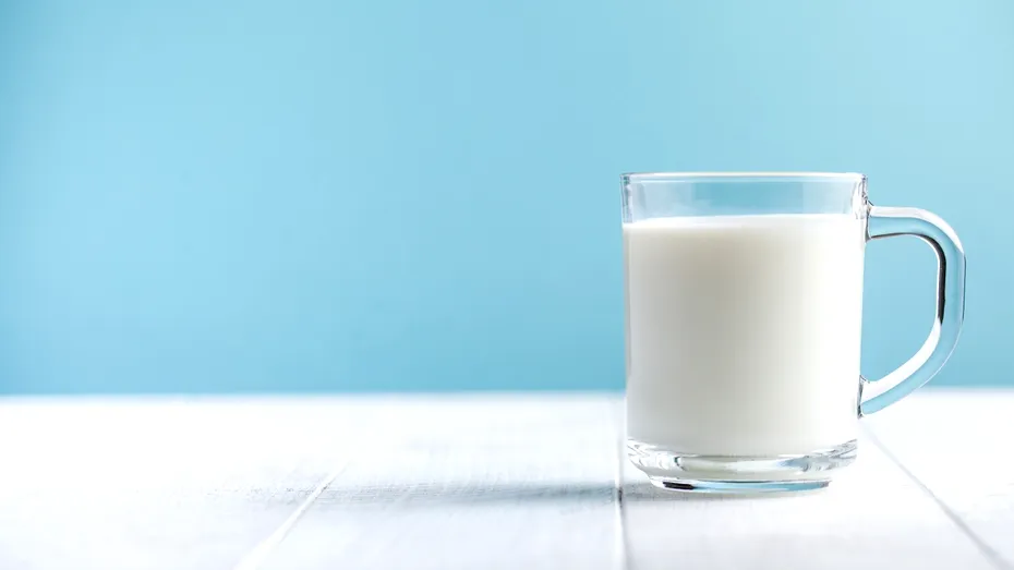 Scapă de mirosurile din frigider cu un ingredient surprinzător! Costă până în 10 lei