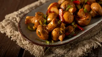 Secretul celei mai bune salate de ciuperci: sosul care face diferența