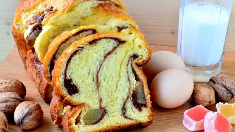 Câte nuci, rahat și stafide se pun la 1kg de făină pentru un cozonac bogat, plin de gust și textură