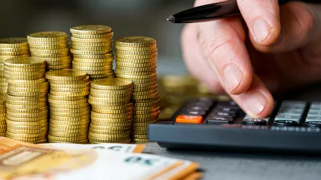 Ce salariu și câți ani de muncă îți asigură o pensie de 2.000 sau 3.000 de lei. Calculul exact